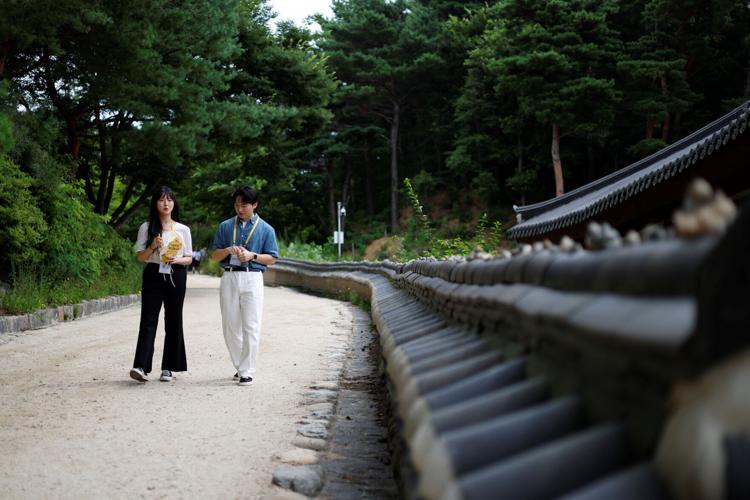 Hopeful singles turn to Buddhist temple matchmaking in South Korea
