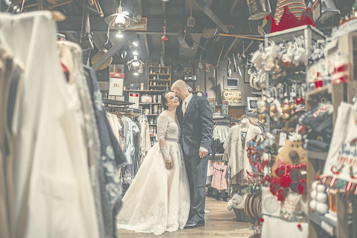 Cracker Barrel Love Photos Go Viral Latest News Swvatoday Com