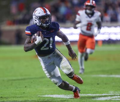 101026-cdp-sports-uvafb-cuse-2h-07.JPG
