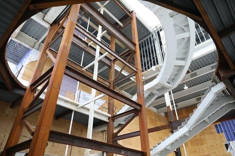 Gundlach curved stairway