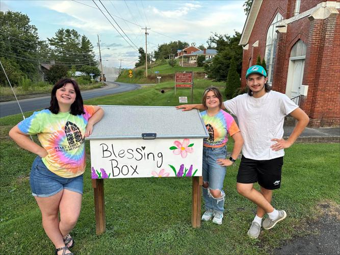 100723-smy-news-main-ByarsCobbsBlessingBox-p1.jpg