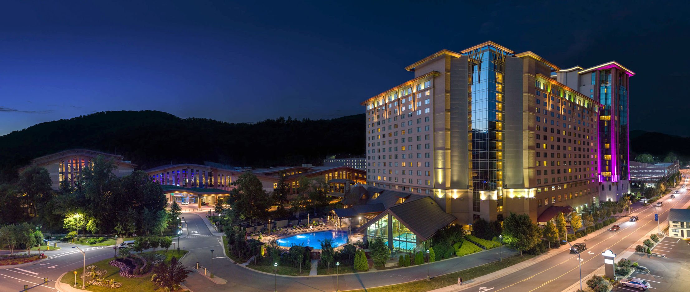 hotel at cherokee casino