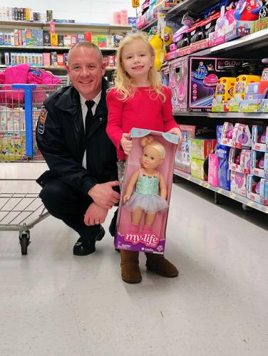 122524-smy-news-main-ShopWithAHero-p1