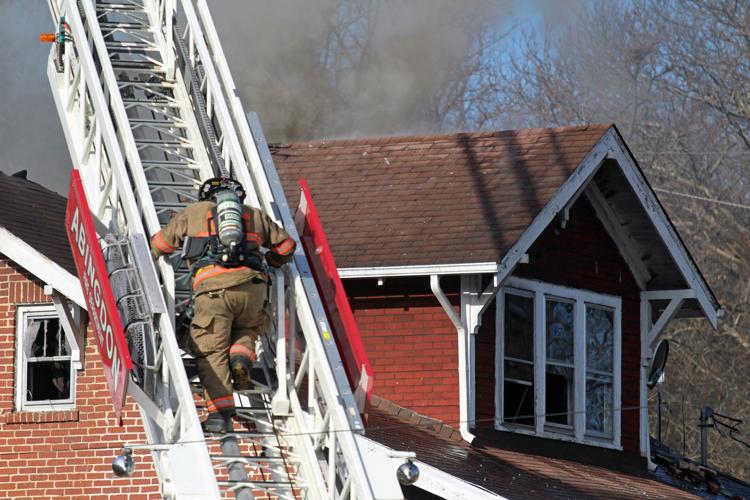 7 escape Abingdon house fire