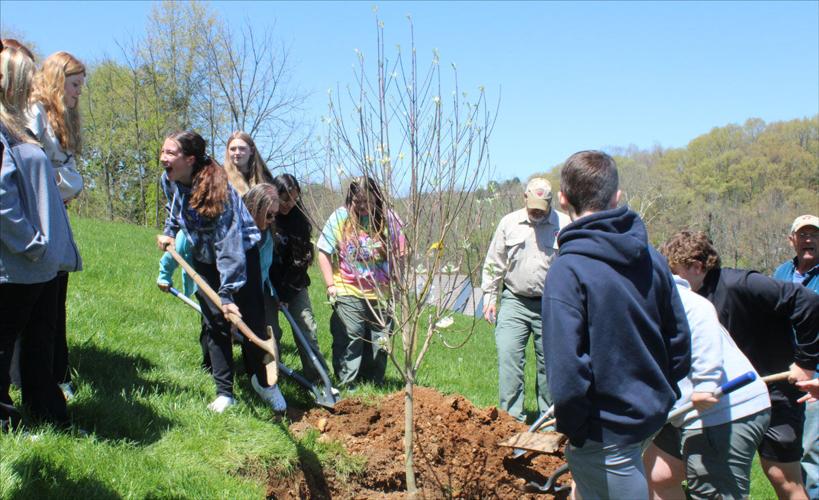 042724-smy-news-main-ArborDay-p1.jpg