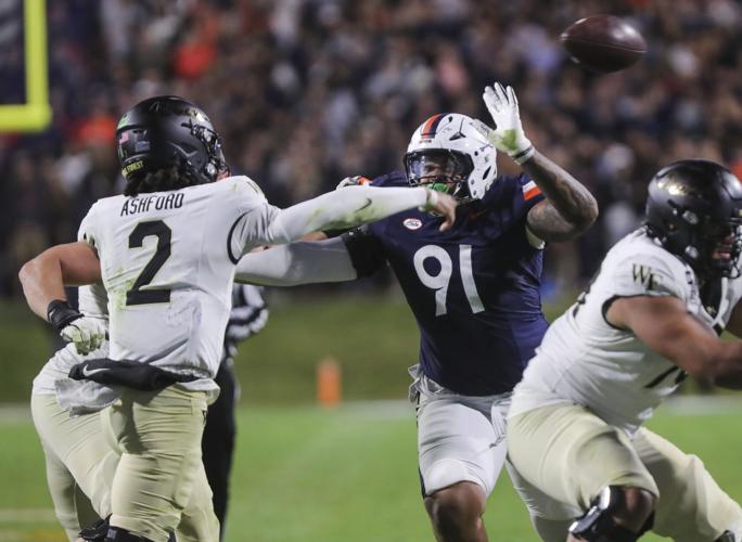 UVaVWakeForestFball'25-16.jpg