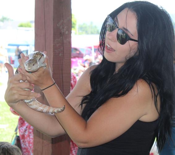 061026-smy-news-Woofstock-p9.JPG