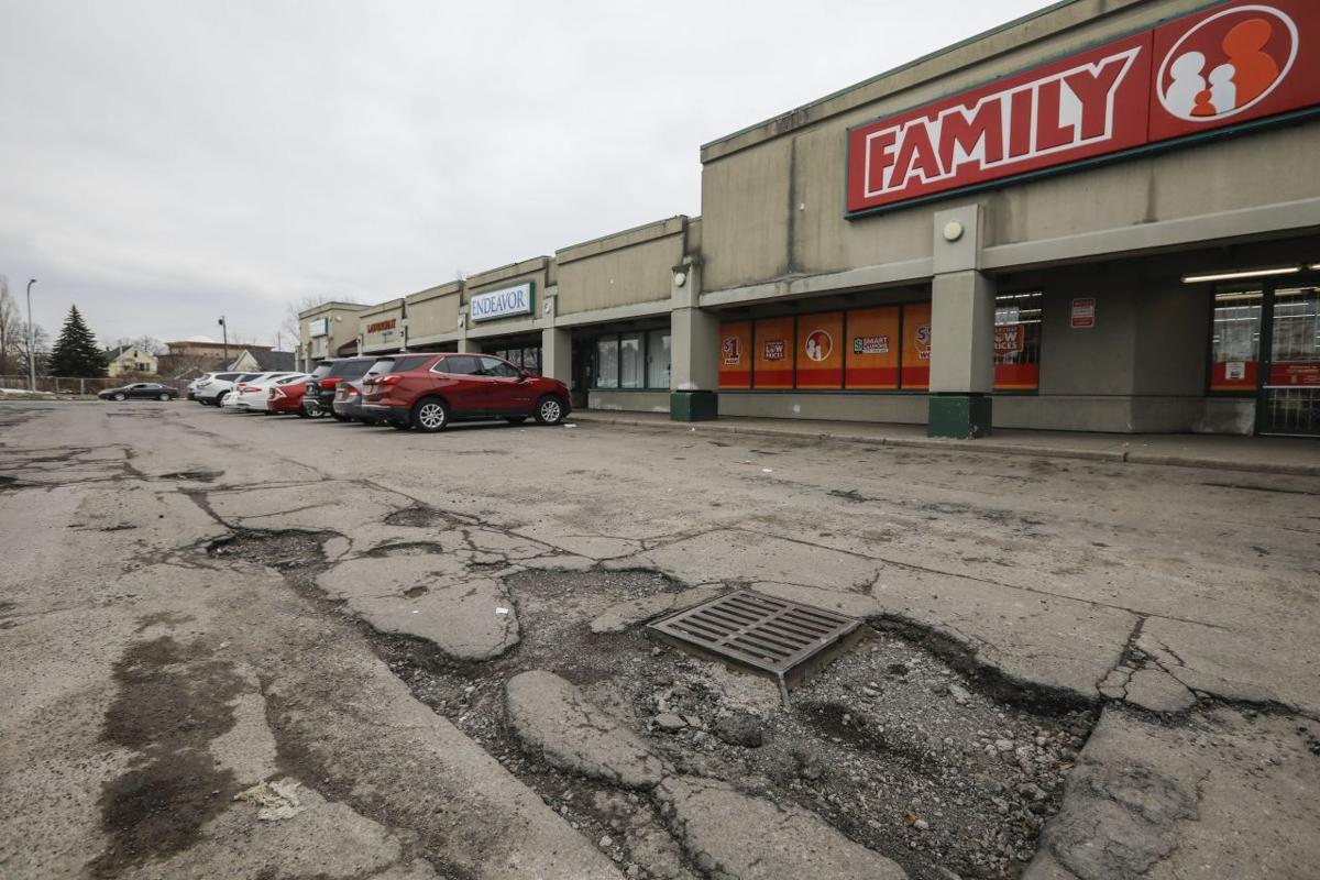 LOCAL TOWNE GARDENS PLAZA GEE