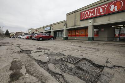 LOCAL TOWNE GARDENS PLAZA GEE