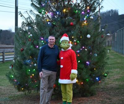 Ice skating rink kicks off holiday season in Tazewell
