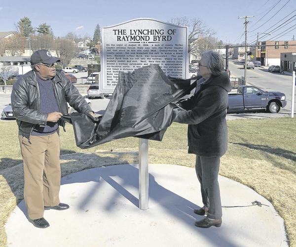 John Johnson unveils Byrd marker pic