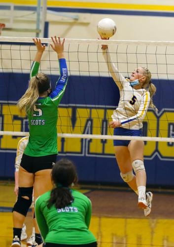 Wildcats lose volleyball playoff opener in five sets