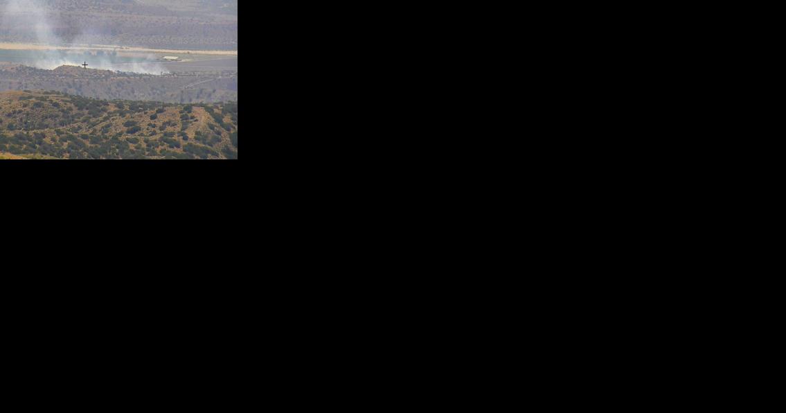 Fire burns house, spreads into brush in Ballinger Canyon - Vimarsana News