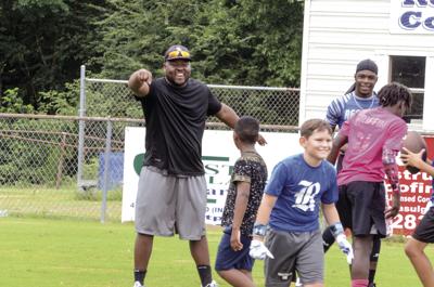 Bell Helps Coaches Players On Both Sides Of Local Rivalry Sports Tallasseetribune Com