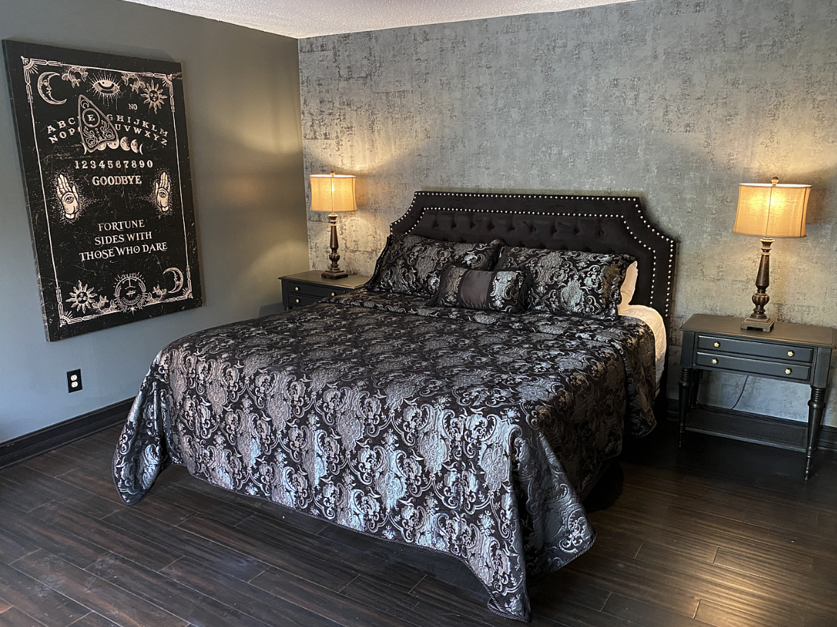 New Westchase B&B Offers A Spooky Getaway For Horror Buffs | News | Tampabeacon.com