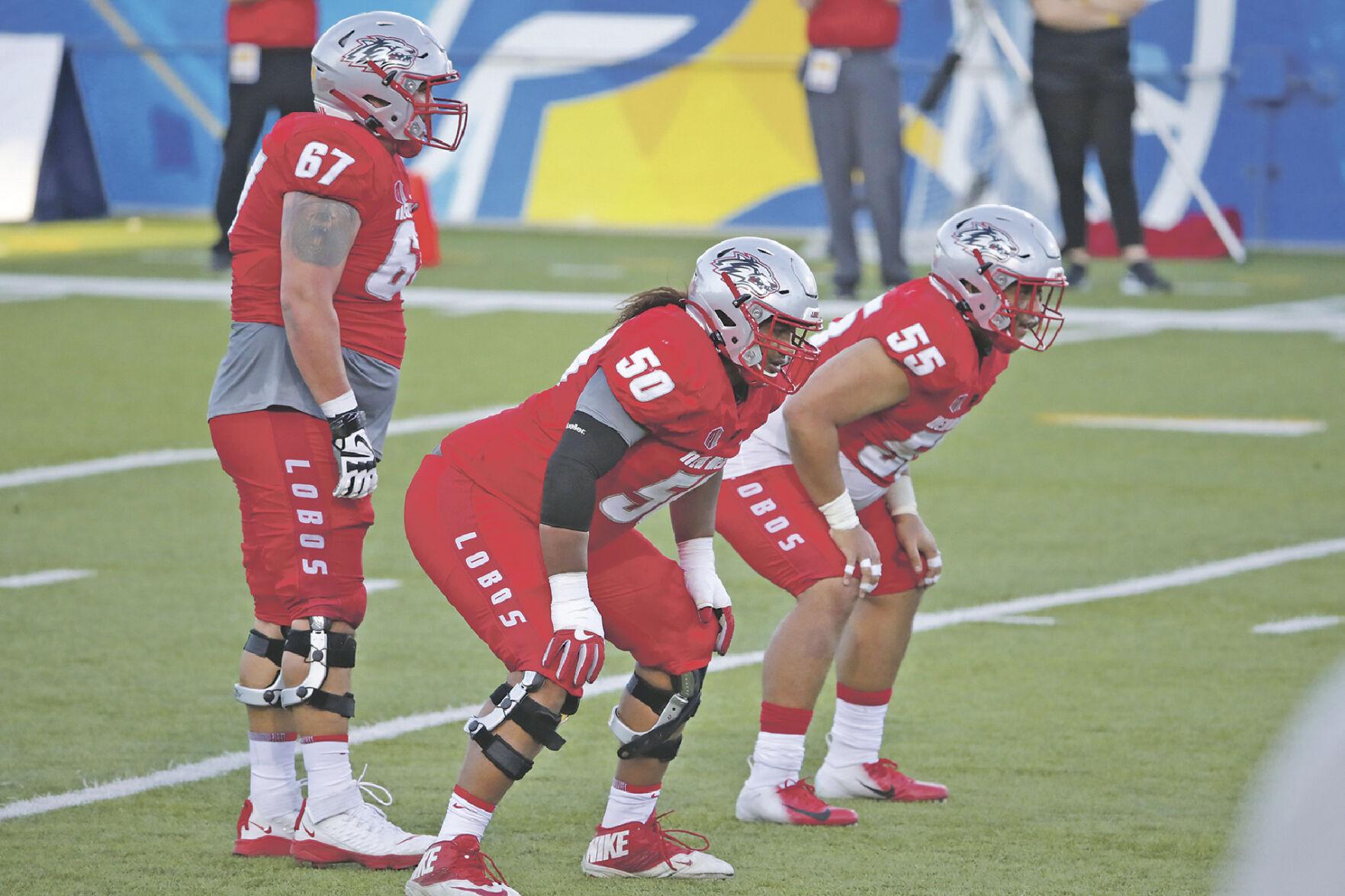 UNM Football Lobos’ lineman receives service award Football