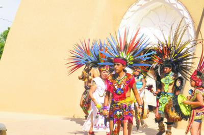 Velación y danza en la Iglesia de San Francisco | Comunidad-hispana | Velación y danza en la Iglesia de San Francisco | Comunidad-hispana |