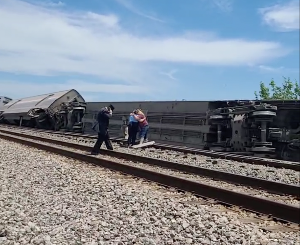 Taos artist survives Amtrak derailment in Missouri that killed four ...