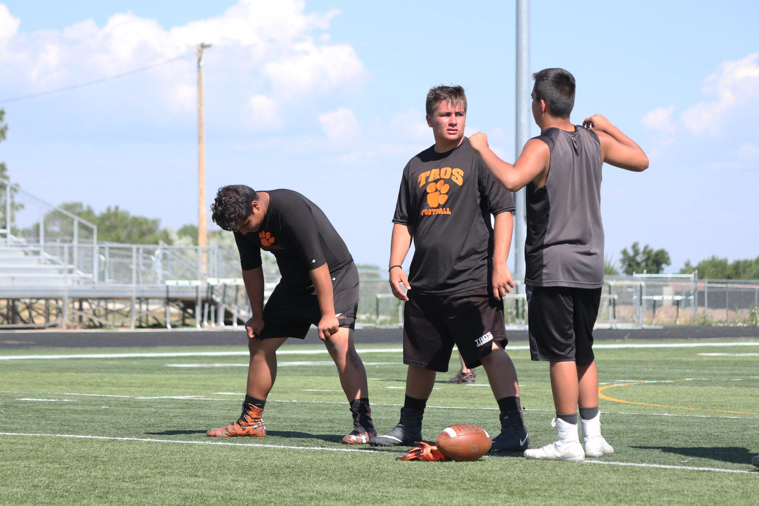 Taos Tigers Get Advice From NFL Pro | Football | Taosnews.com