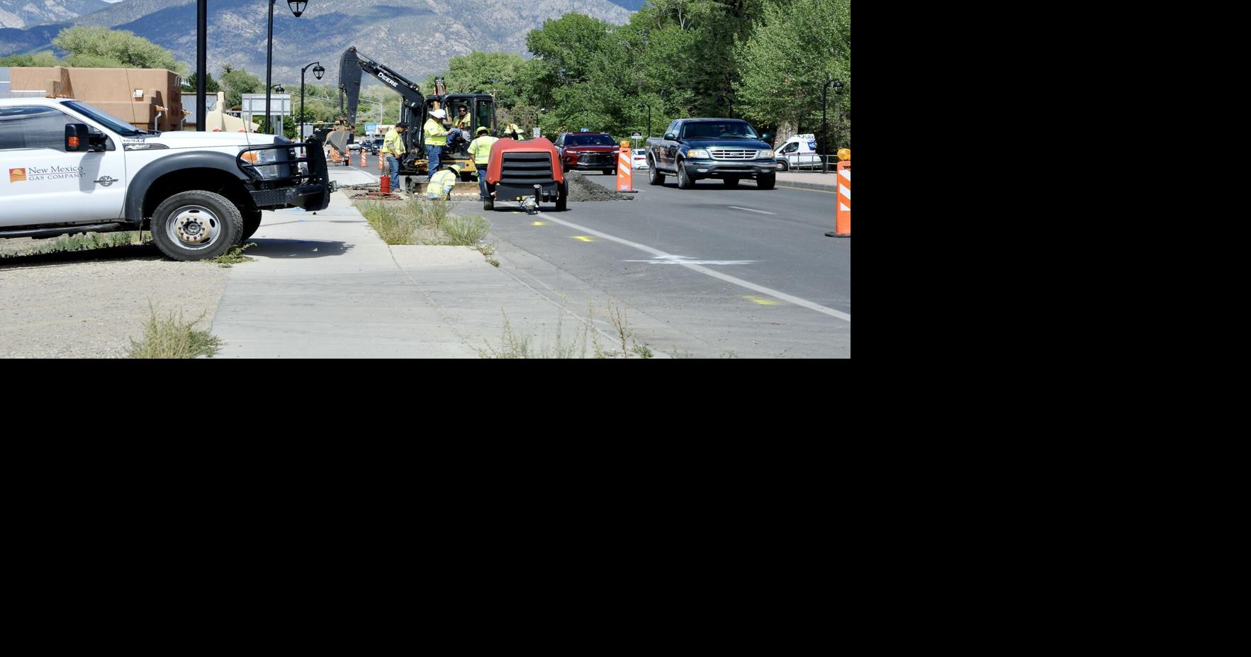 Crew shuts lane of Paseo del Pueblo Sur to repair natural gas leak
