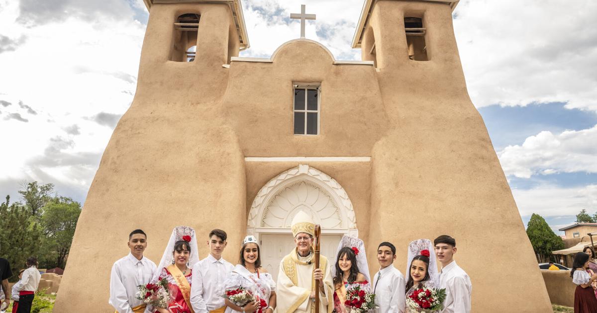 Fiestas de Taos old and new Tradiciones / Raices