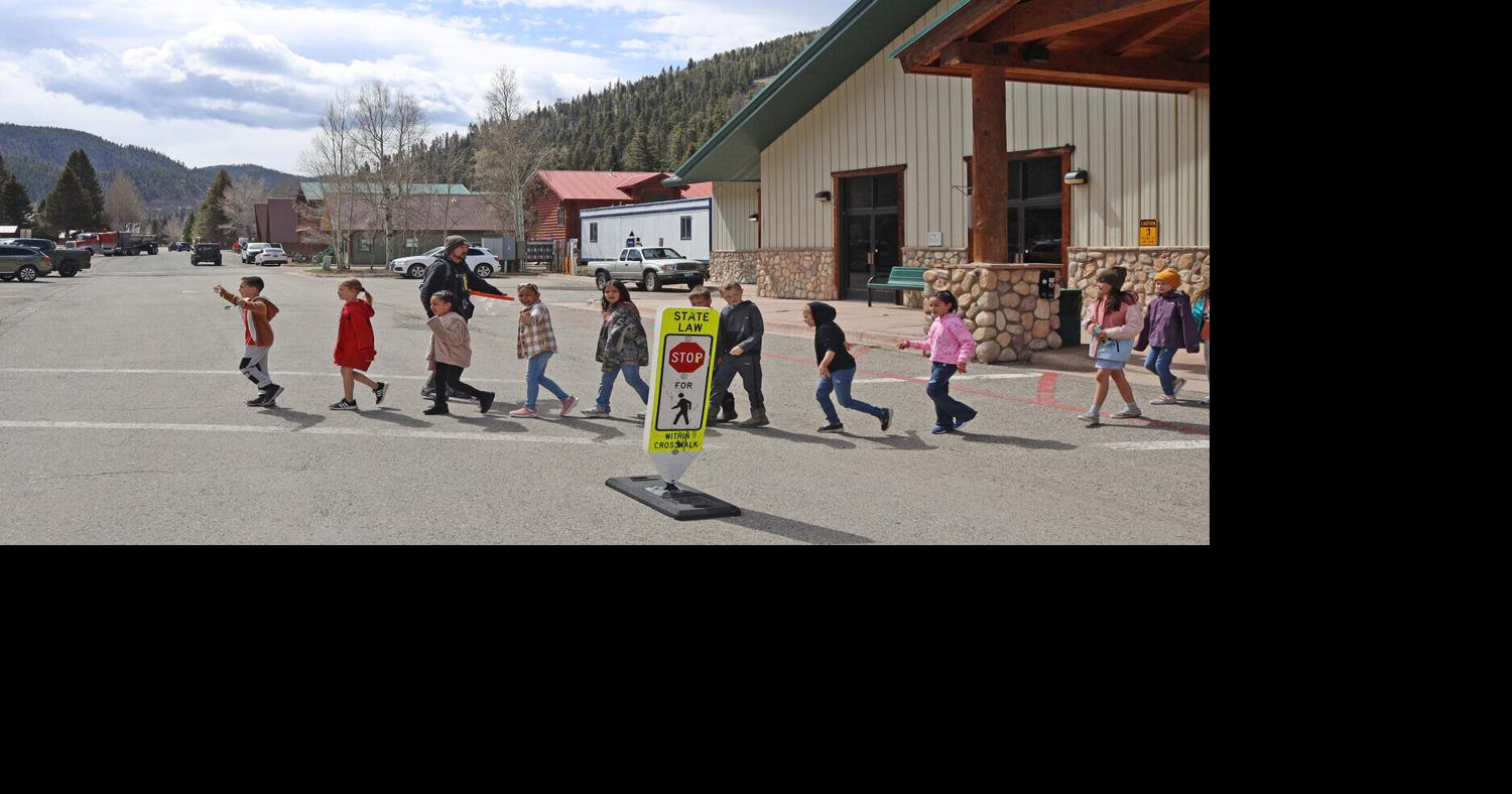 Volunteers clean up Red River | Environment | taosnews.com