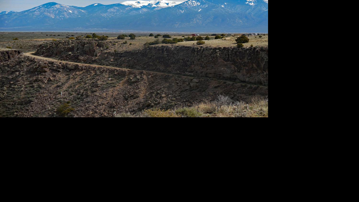 Winter Hiking Snow Silence And Solitude La Vida Taosnews Com