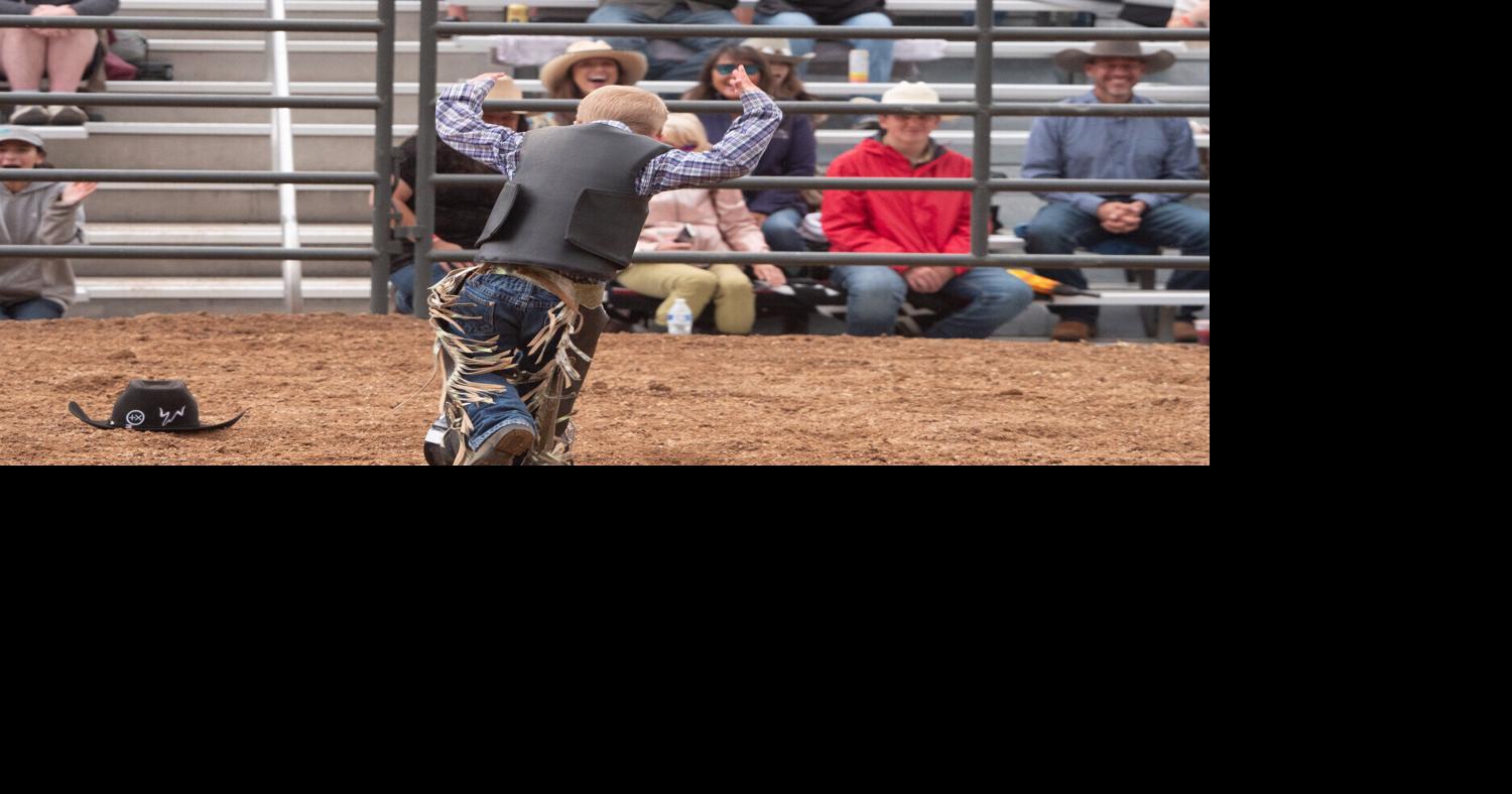 Rodeo in Red River bucks second week