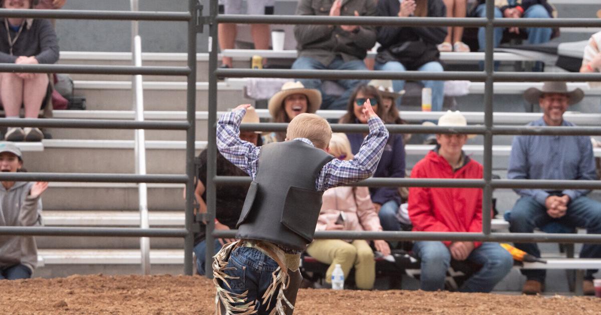 Rodeo in Red River bucks second week