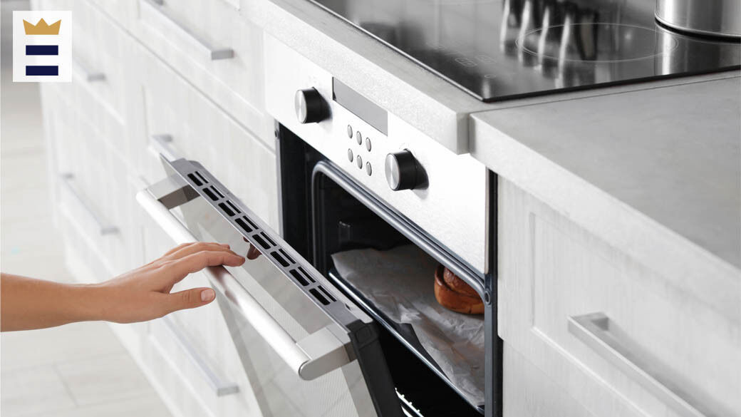 To prevent unwanted scratches on your flat stove top, avoid sliding pans across the surface, as this can mar the finish and potentially damage a burner.