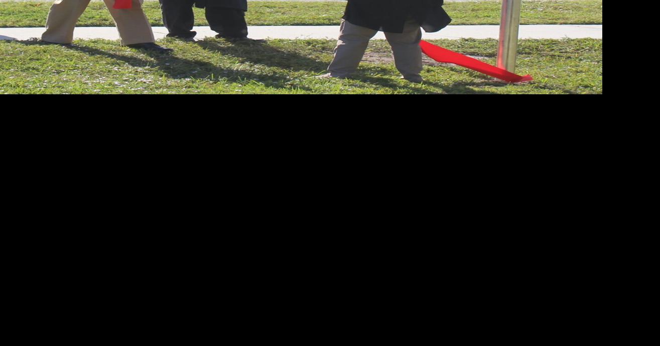 Highway plaque honoring soldier unveiled at Dunedin ceremony North