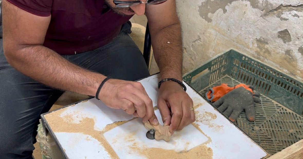 Sponge Docks Craft Art Festival shines light on community, creativity