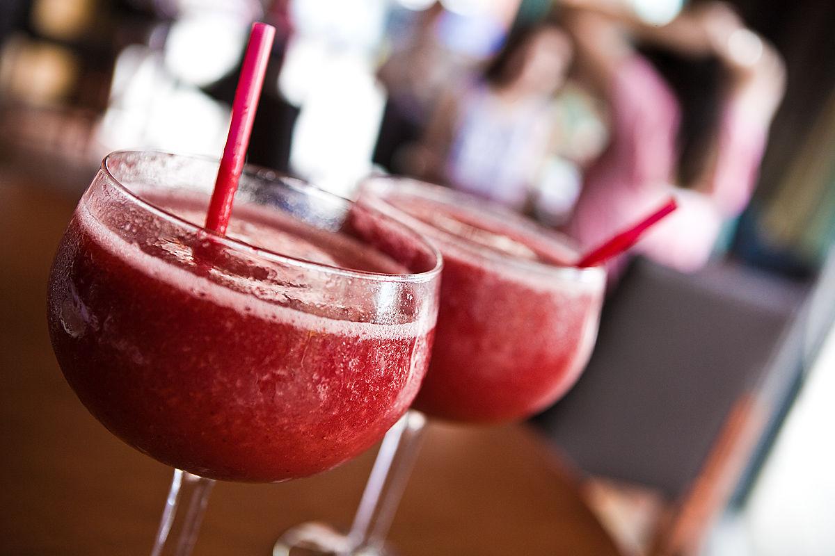 Florida Modifies Rules To Allow Bars With Food License To Serve