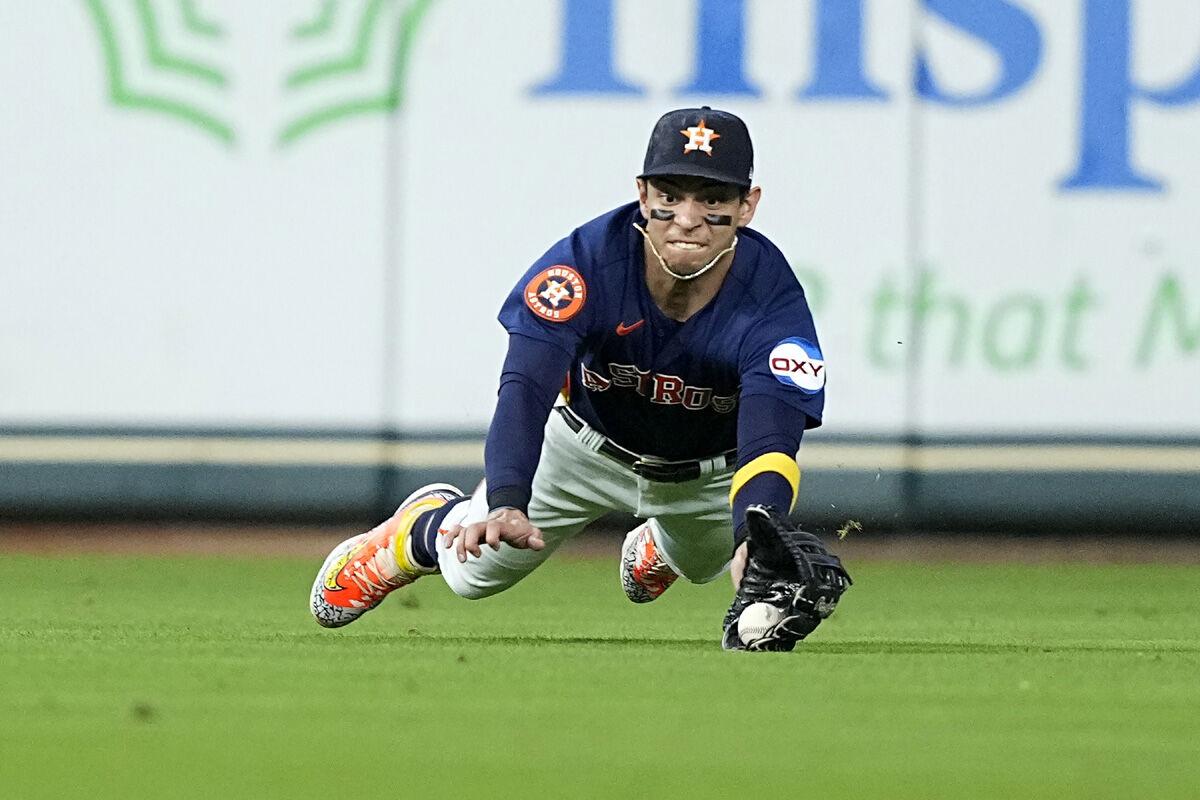 Verlander, Tucker lead Astros to second win in a row vs. Red Sox