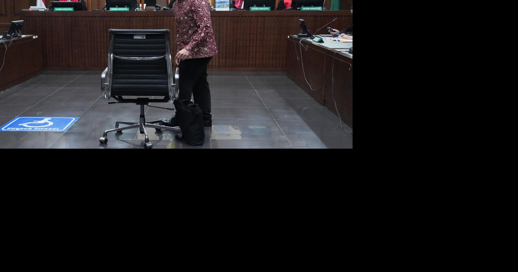 Indonesian prosecutors seek 18 years in prison for Gojek founder over alleged corruption Indonesian prosecutors are seeking an 18-year prison sentence for Gojek co-founder Nadiem Anwar Makarim over alleged corruption in a Chromebook procurement case By NINIEK KARMINI and TATAN SYUFLANA - Associated Press May 13, 2026 15 mins ago