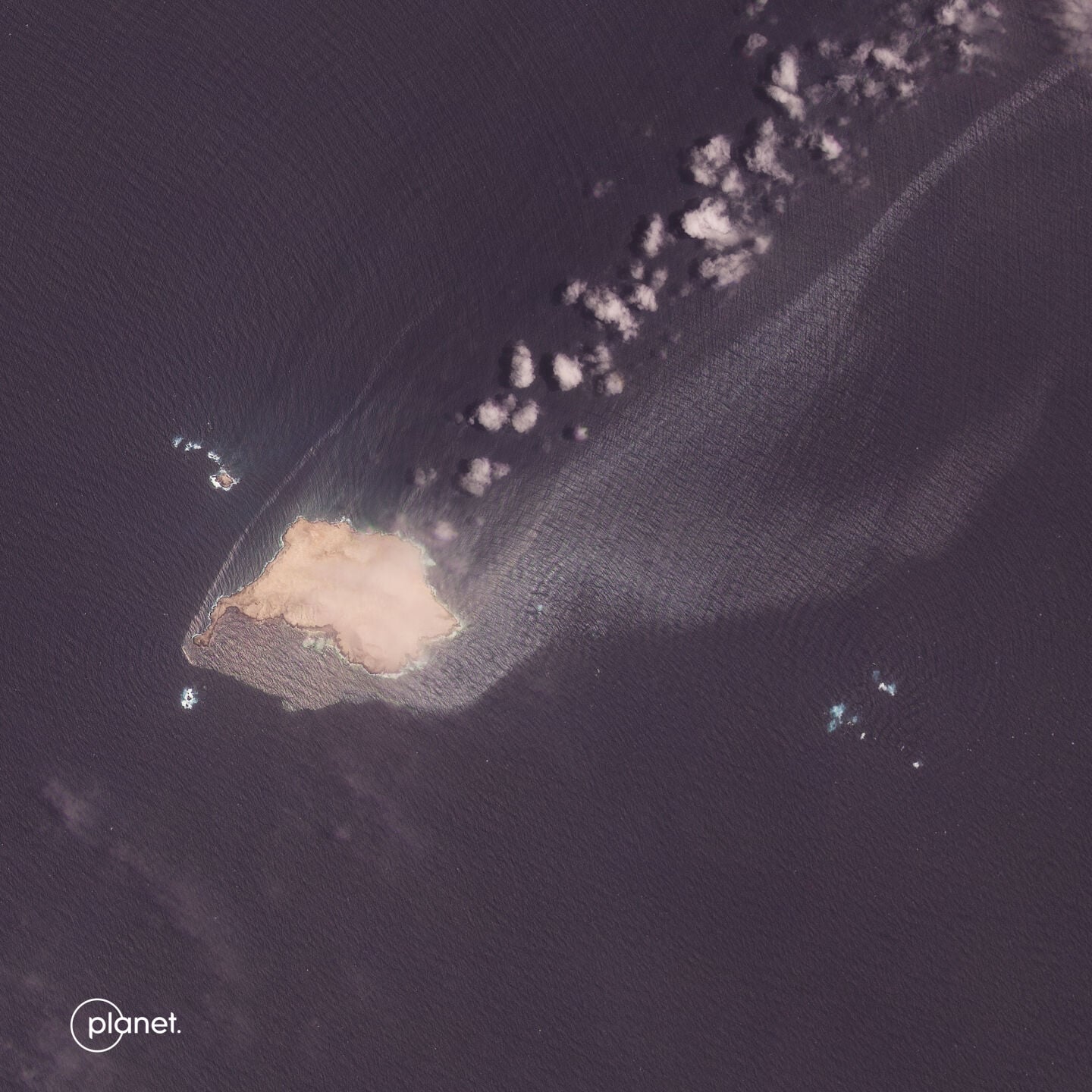 Oil leak spreads from a sanctioned tanker grounded off Oman
