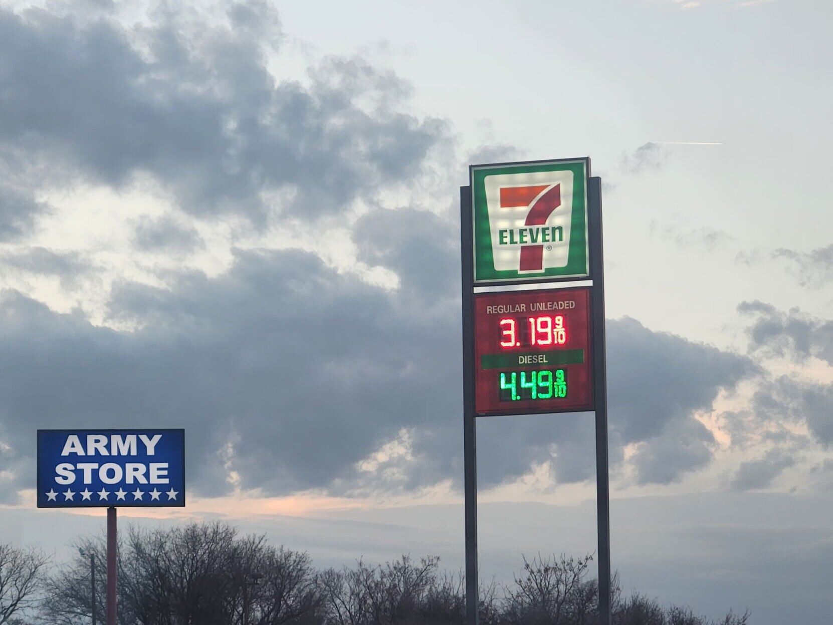 Gas tops $3 per gallon in Killeen | News | tdtnews.com