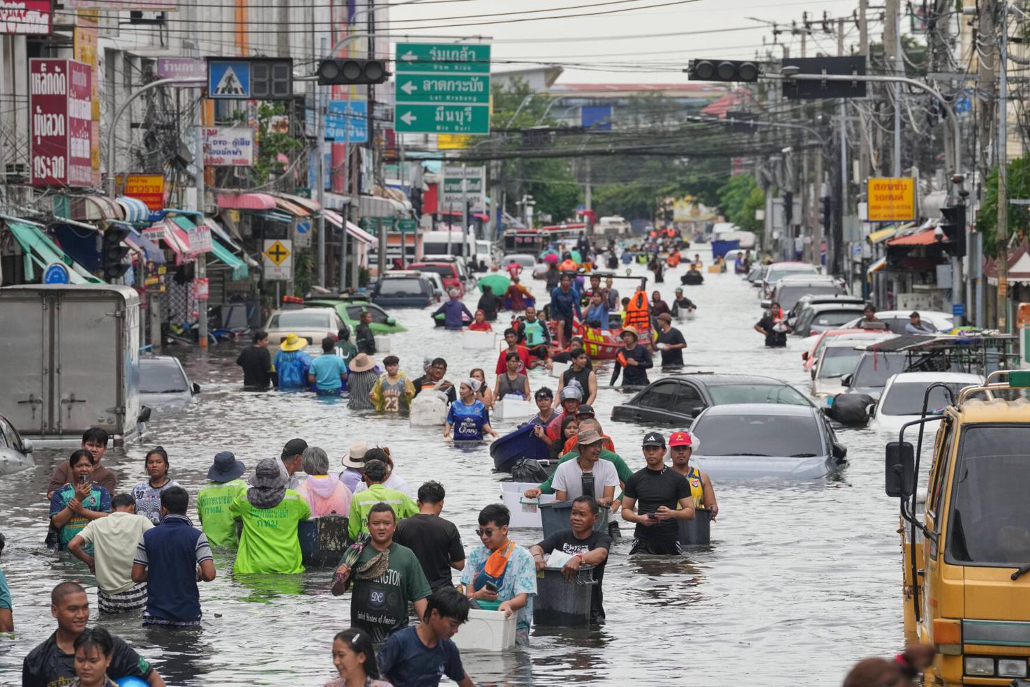 A truck and a wide-angle: How photographer captured the full scale of ...
