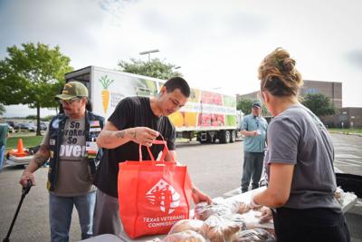 Mobile Food Pantry Aids Veterans News Tdtnews Com