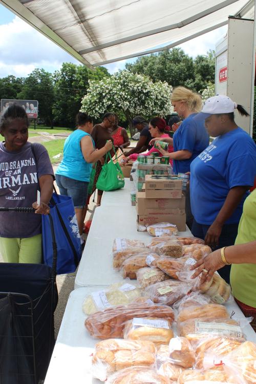 Mobile Pantry Aids Area Residents News Tdtnews Com
