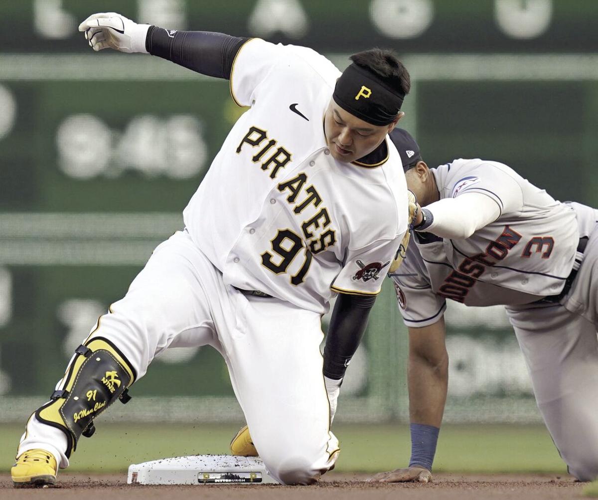 Ji Hwan Bae hits 3-run home run in bottom of 9th to lift Pirates