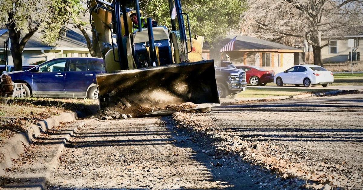 Road Finish Rextur Resurfacing the road | Multimedia | tdtnews.com