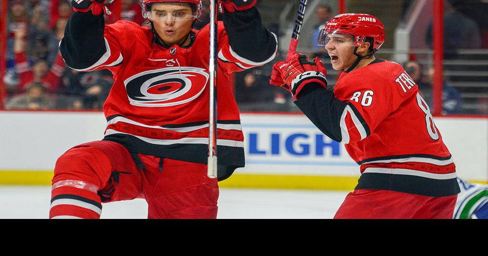 Aho, Teravainen lead Hurricanes to big win over Bruins on Whalers Night -  Canes Country