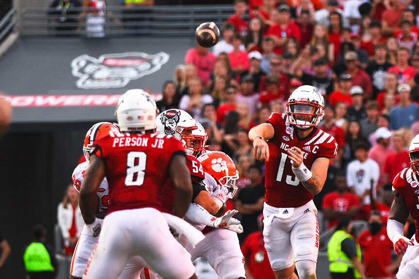 No. 1 Clemson stops 2-point conversion, beats North Carolina