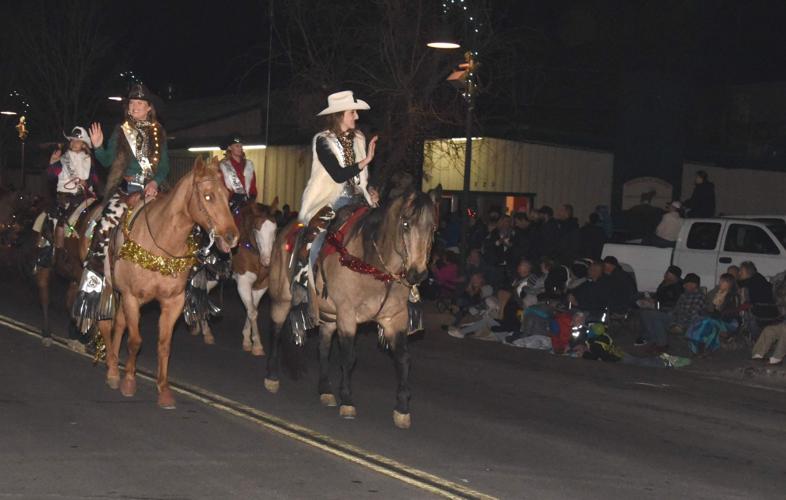 PHOTO GALLERY Christmas Parade spreads holiday cheer in Tehachapi