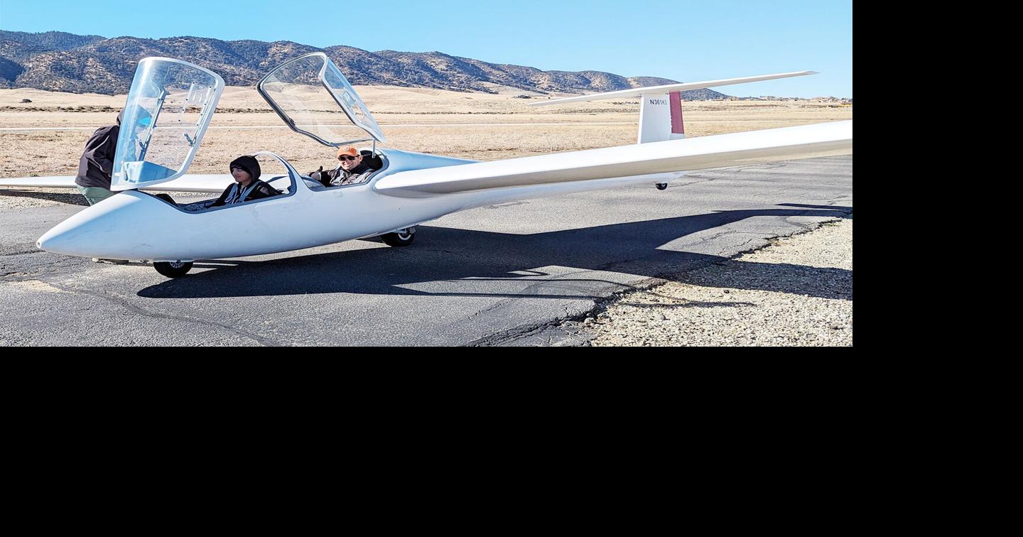 Flight test museum supporters enjoy glider rides at Tehachapi's Skylark