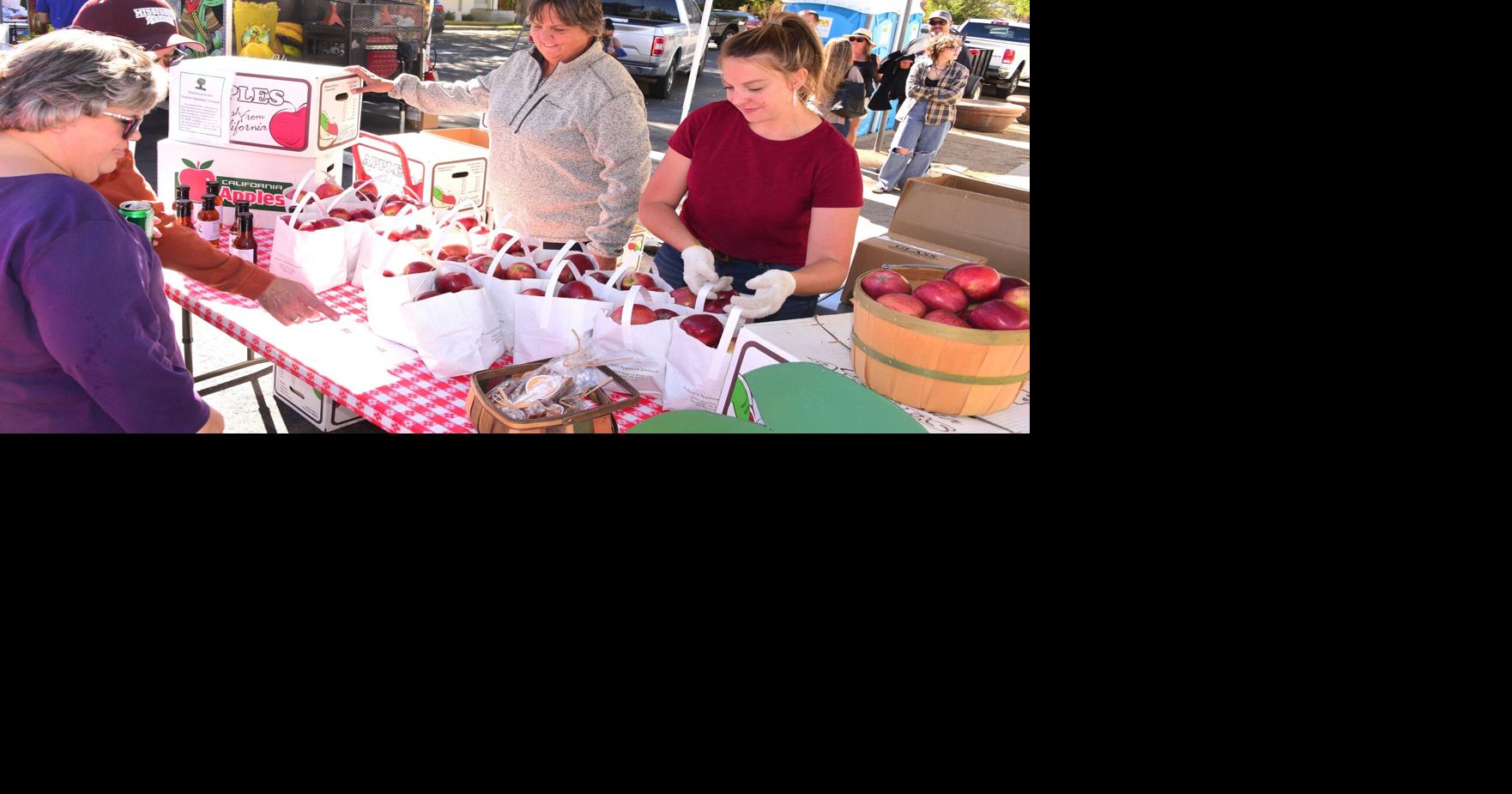 PHOTO GALLERY Apple Festival attracts crowd for bites of fun News