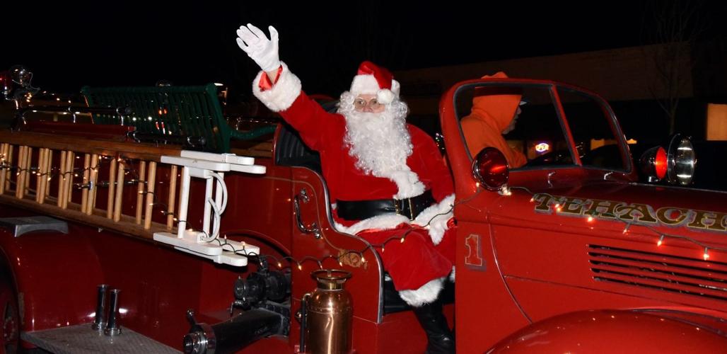 PHOTO GALLERY Young and old delight in Tehachapi's Christmas Parade