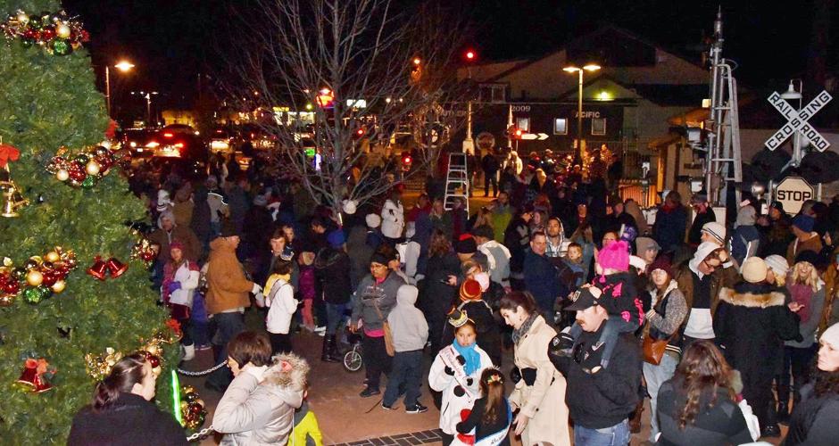 PHOTO GALLERY Young and old delight in Tehachapi's Christmas Parade