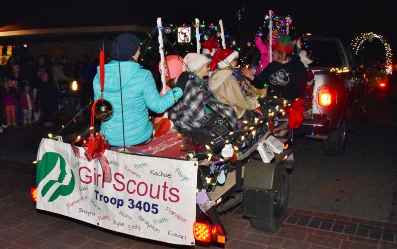 PHOTO GALLERY Young and old delight in Tehachapi's Christmas Parade